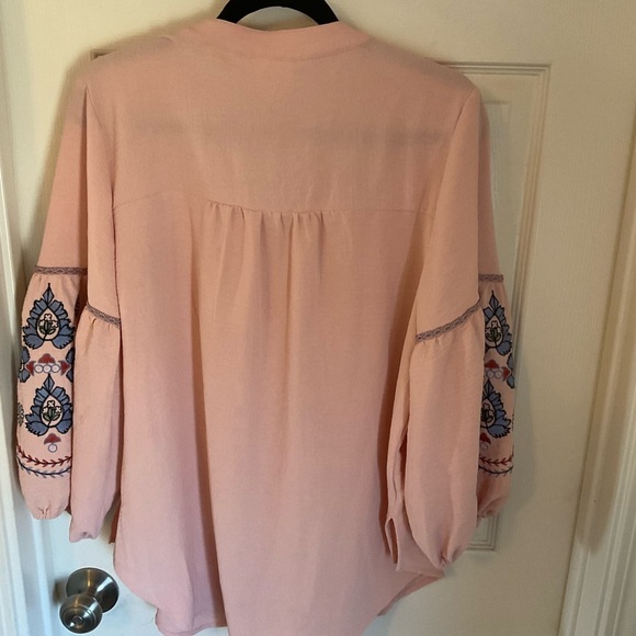 Fig&Flower  Pink Embroidered Button Down Blouse Size L - Picture 9 of 11
